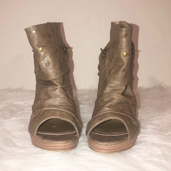 New Qupid Peep Toe Heels With Metal Detail Sz 6.5 - Picture 2 of 8